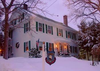 winter scene, Pryor House B&B, snow, Christmas lights